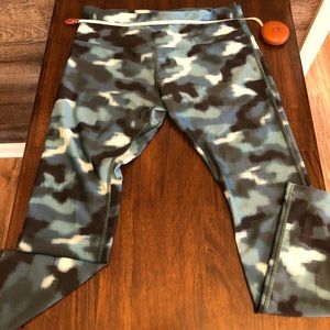 Lorna Jane Crop High Rise Camo Leggings Small